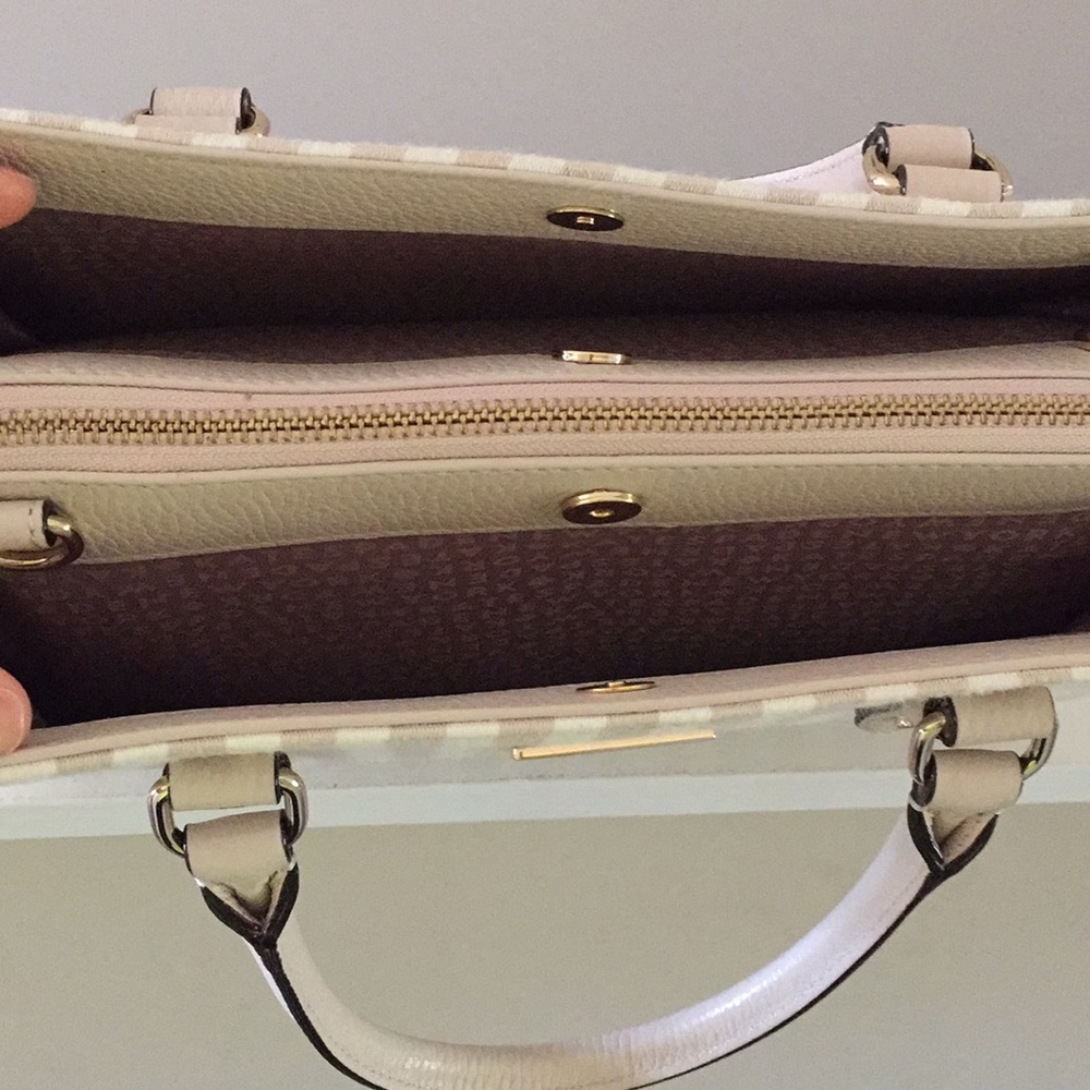 Kate spade tan and cream spring purse!! - Picture 4 of 8